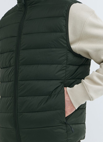 Ультралёгкий жилет с воротником-стойкой