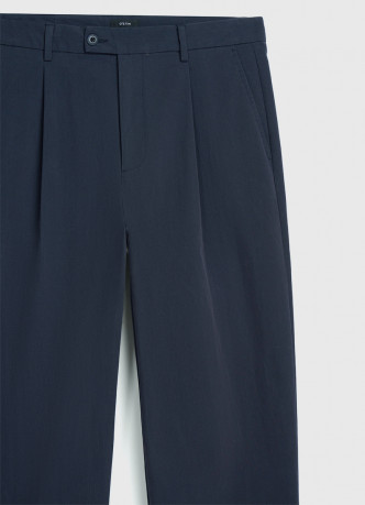 Брюки из техноткани со складками