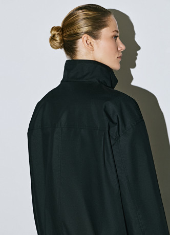 Короткая куртка с воротником-стойкой