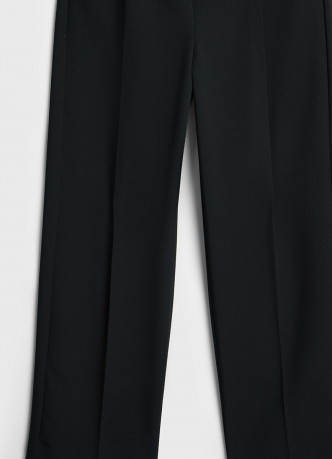 Брюки с ремнём и стрелками