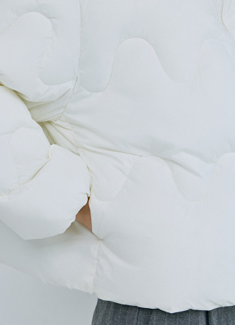 Короткая утеплённая куртка