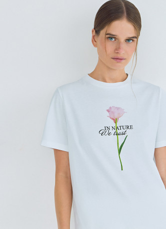 Футболка с цветочным принтом