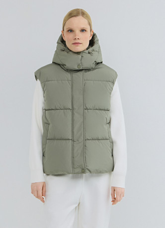 Жилетка с капюшоном