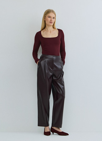 Лонгслив с квадратным вырезом