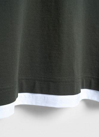 Футболка из плотного хлопка с контрастными деталями