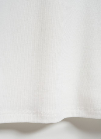 Приталенная футболка в рубчик