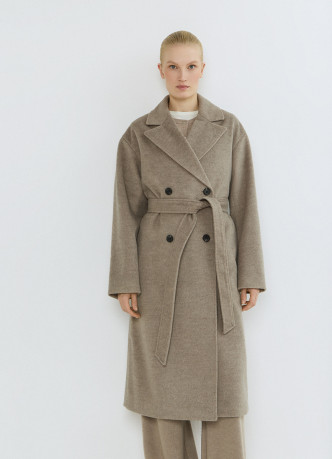 Длинное двубортное пальто с поясом