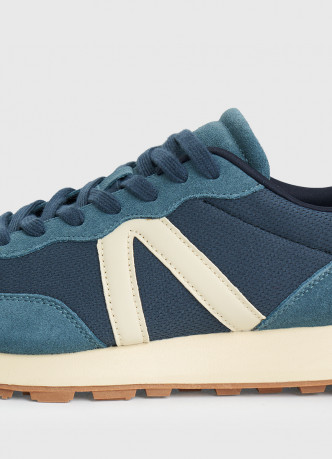 Кроссовки с натуральной замшей