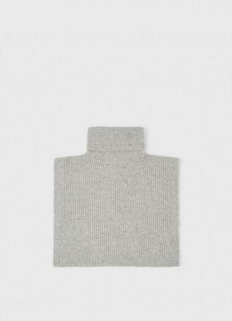 Вязаная манишка