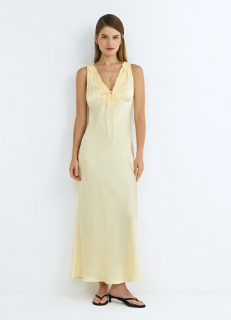 Сатиновое платье с кружевом