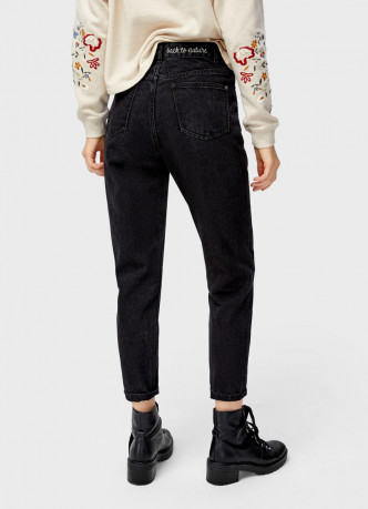 Чёрные джинсы Mom Fit