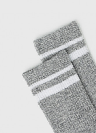 Высокие носки в рубчик