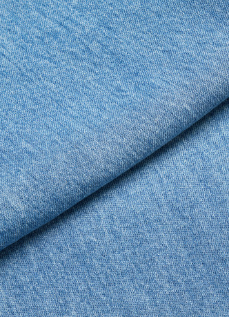 Широкие джинсы с разрезами на коленях