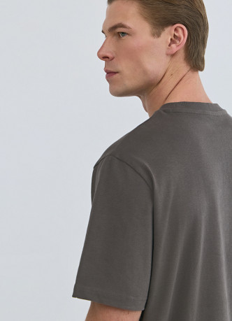 Футболка с текстовой вышивкой