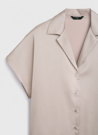 Сатиновая блузка с коротким рукавом