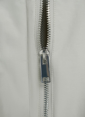 Лёгкая куртка с воротником-стойкой