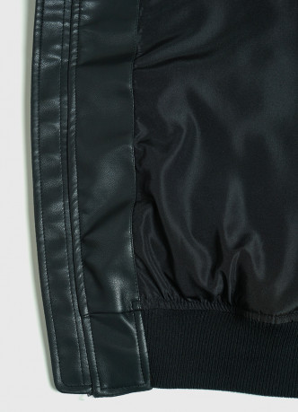 Бомбер из искусственной кожи