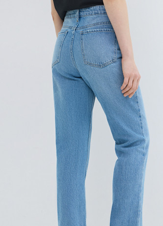 Прямые джинсы со средней посадкой