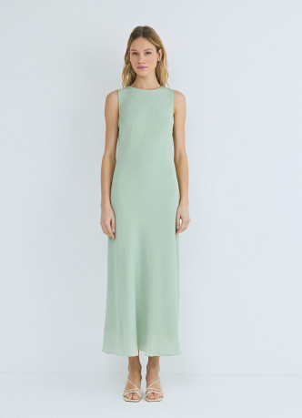 Приталенное платье из тенселя с расклешенной юбкой