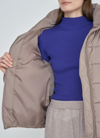 Утеплённая куртка с воротником-стойкой