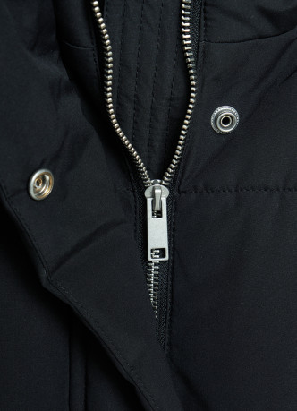 Длинный стёганый пуховик с капюшоном