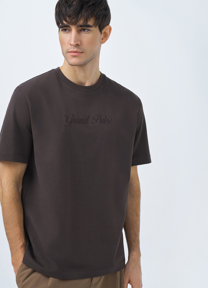 Футболка с текстовой вышивкой