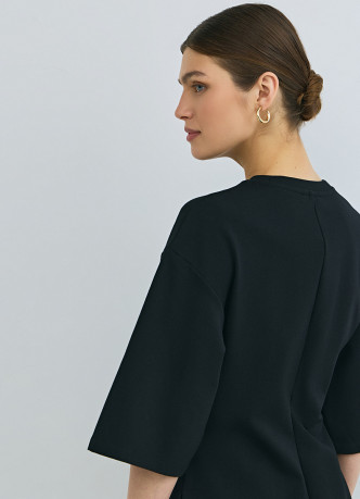 Футболка с брошью