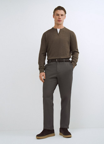 Джемпер с V-вырезом