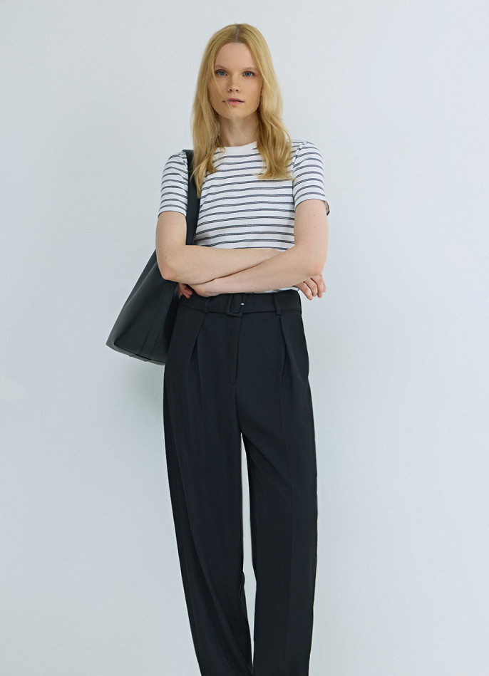 Зауженные брюки с поясом