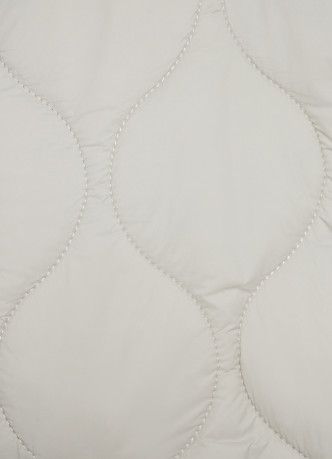 Стёганая утеплённая куртка с воротником-стойкой