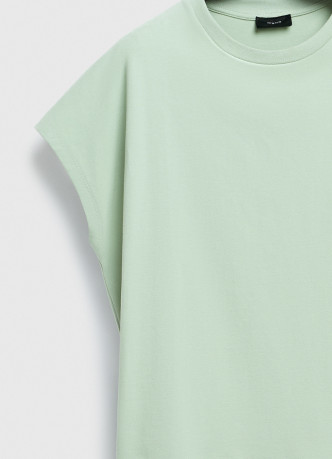 Футболка со спущенным плечом