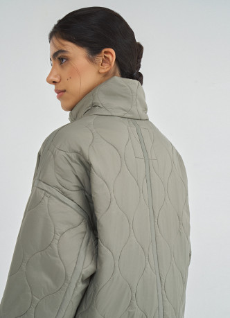 Стёганая утеплённая куртка с воротником-стойкой