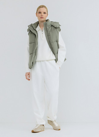 Жилетка с капюшоном