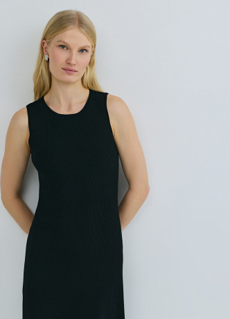 Вязаное платье с расклёшенной юбкой