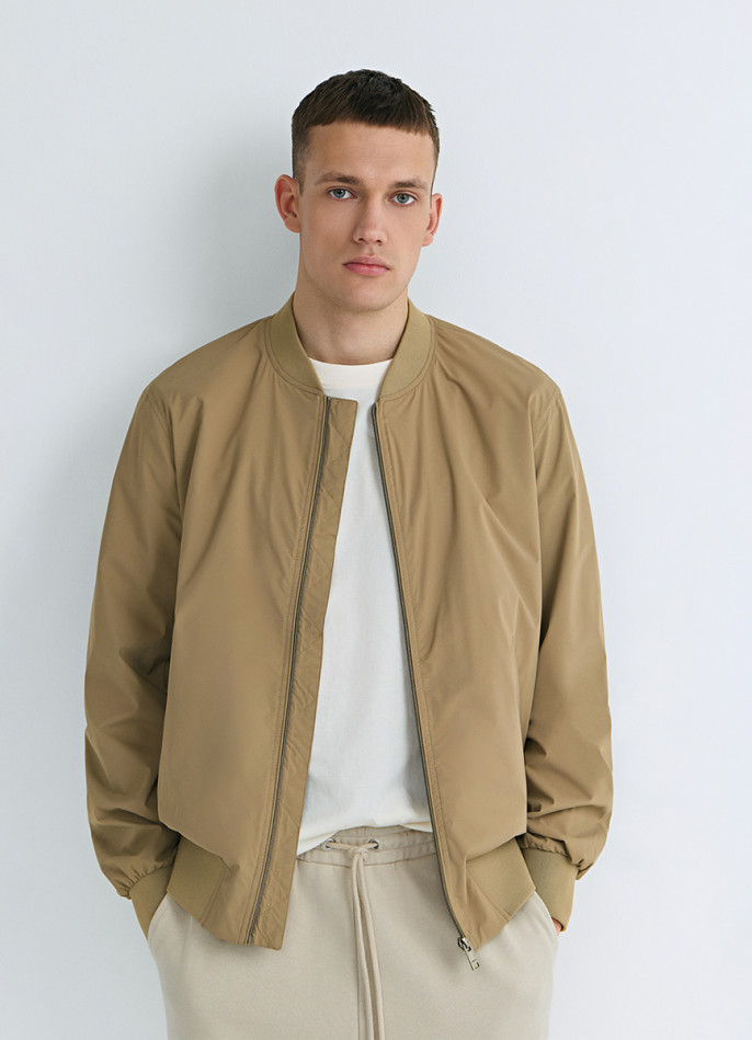 Бомбер на молнии