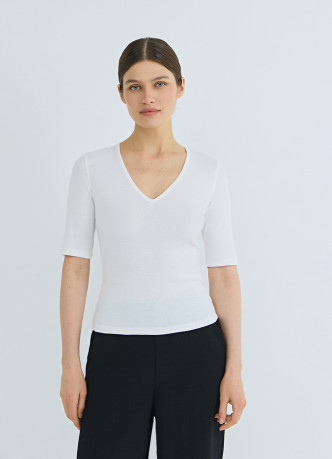 Футболка в рубчик с V-образной горловиной