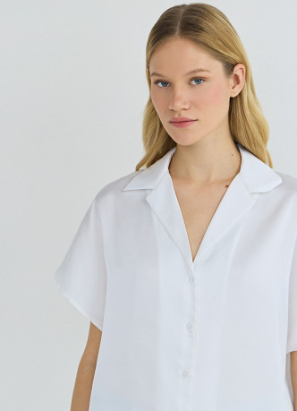 Сатиновая блузка с коротким рукавом