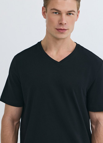 Футболка с V-образным вырезом
