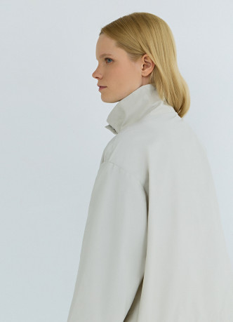 Лёгкая куртка с воротником-стойкой