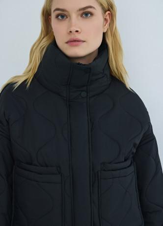 Утеплённая короткая куртка