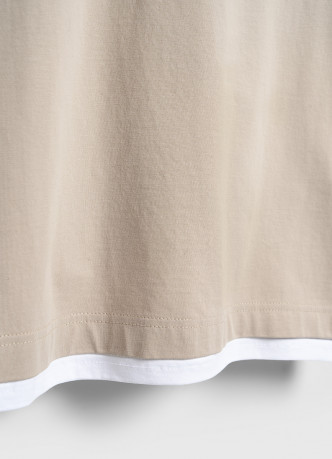 Футболка из плотного хлопка с контрастными деталями