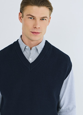 Вязаный жилет