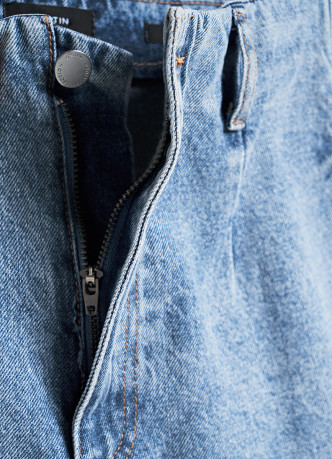 Широкие джинсы с высокой посадкой и ремнем