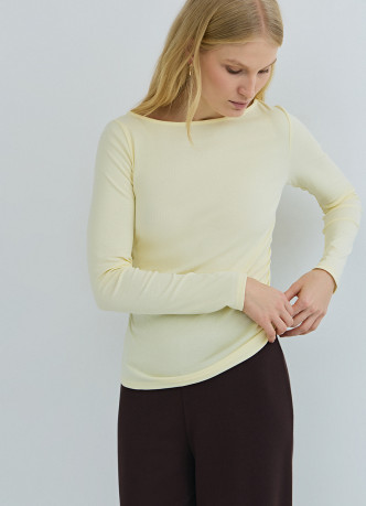 Лонгслив с вырезом лодочкой