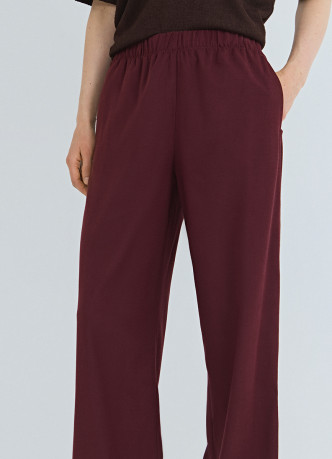 Прямые брюки с эластичным поясом