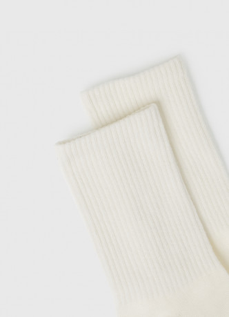 Высокие носки в рубчик