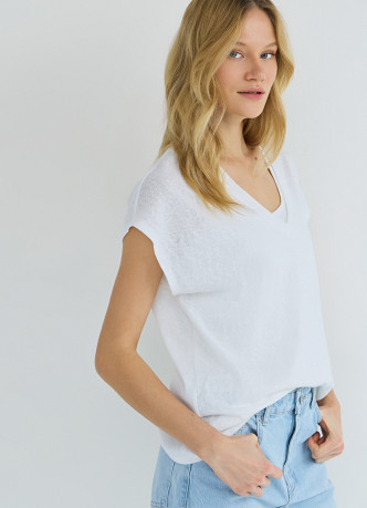 Футболка с V-образным вырезом