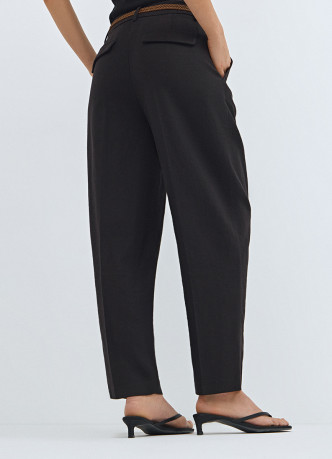 Зауженные брюки с поясом