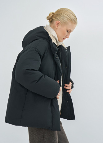 Утеплённая куртка с капюшоном