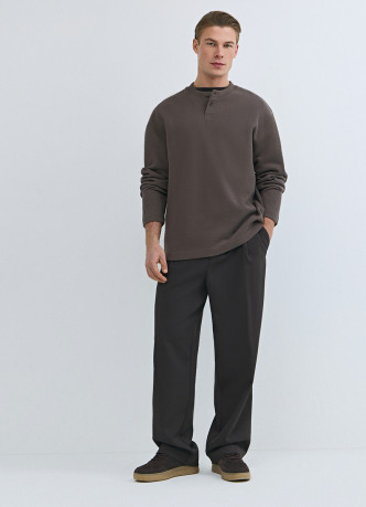 Свитшот с вырезом хенли